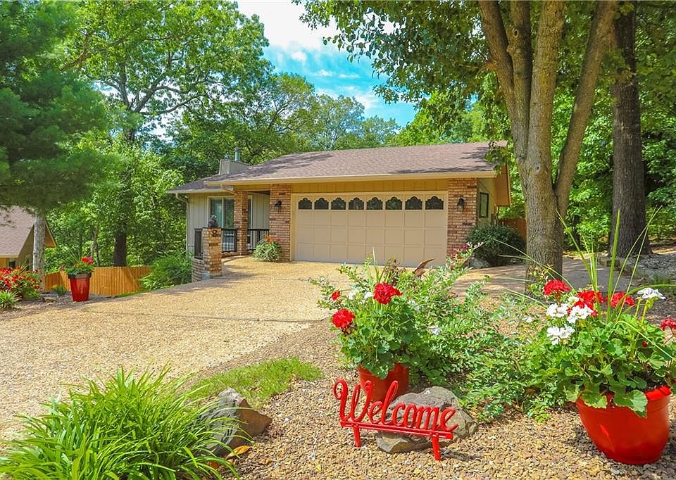 1st image of 8 Panbury Ln