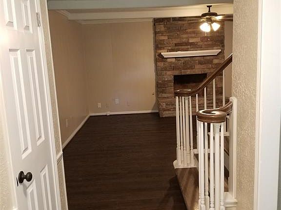 3rd image of 302 Drumcliffe Ct