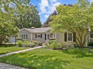 24 School St, Geneva, IL 60134