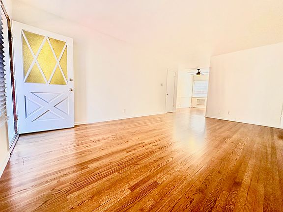 5th image of 13519 Moorpark St #2