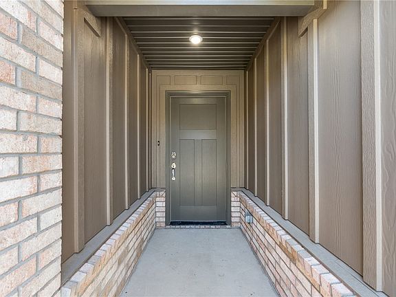 3rd image of 8 Topcliffe Ln
