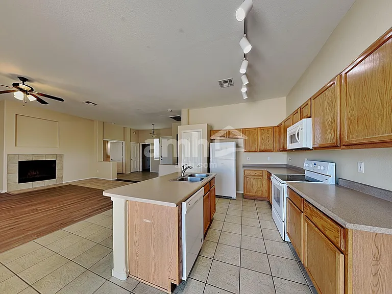 13544 W Ironwood St — Photo 3