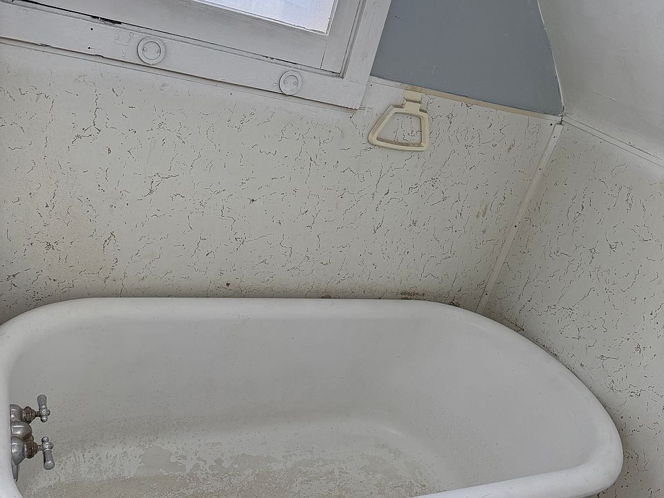 1st image of 12326 Tuscora Ave #3