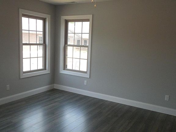 5th image of 250 Coates Ct