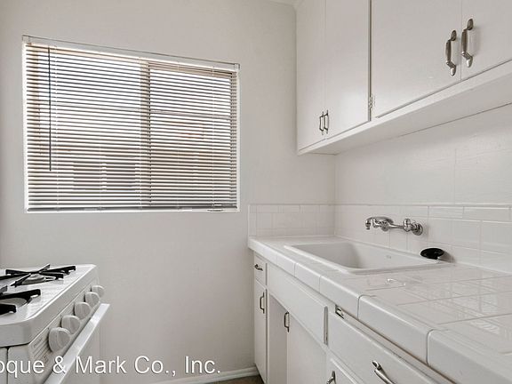 4th image of 10906 Santa Monica Blvd APT 10A