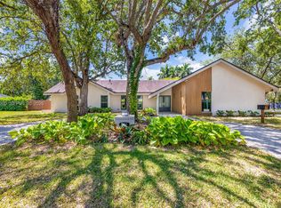 8120 SW 162nd St, Palmetto Bay, FL 33157