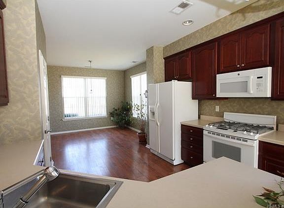 3rd image of 120 Brewster Dr