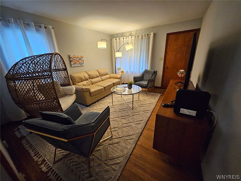 Listing photo 4
