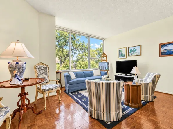 15 Greenway Plz Unit 3B, Houston, TX 77046