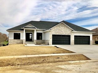 1633 Appalachian Trl, Rochester, IL 62563