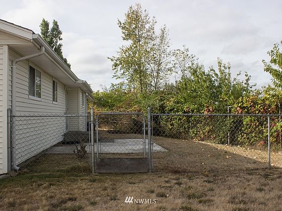 5th image of 3586 E E Street
