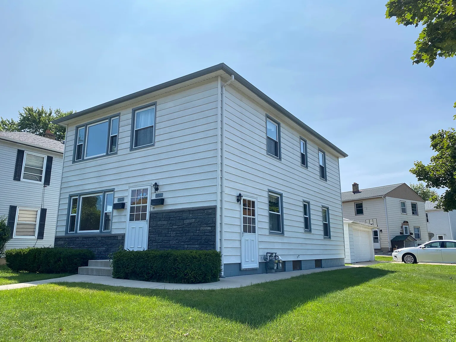 3 bed, 864 sqft, $1,650 — Photo 1