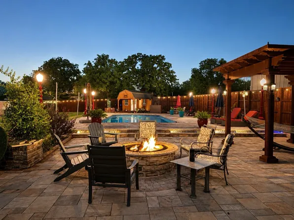 138 Green Oaks Dr, Bartonville, TX 76226