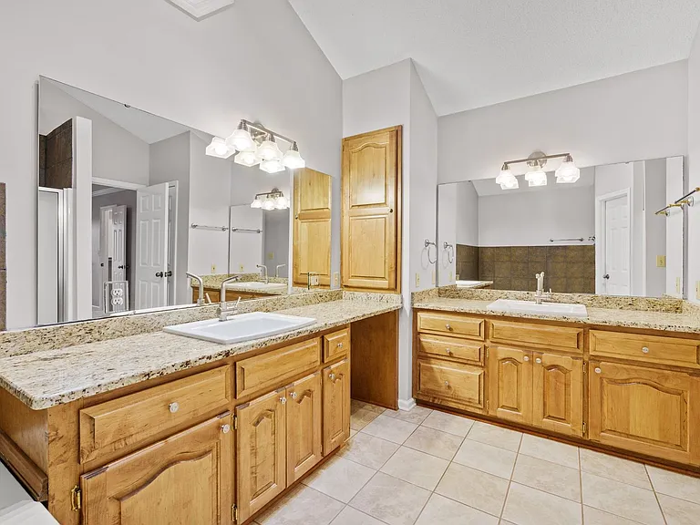 22 Country Club Dr — Photo 16