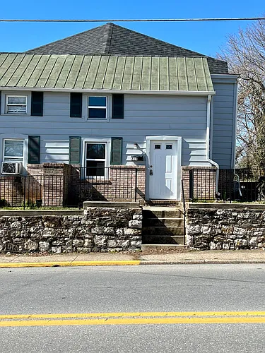 218 S West St Photo 1