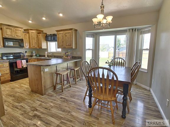 5th image of 3191 E Sweet Briar Dr
