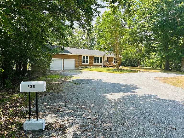 525 Clubhouse Dr — Photo 5