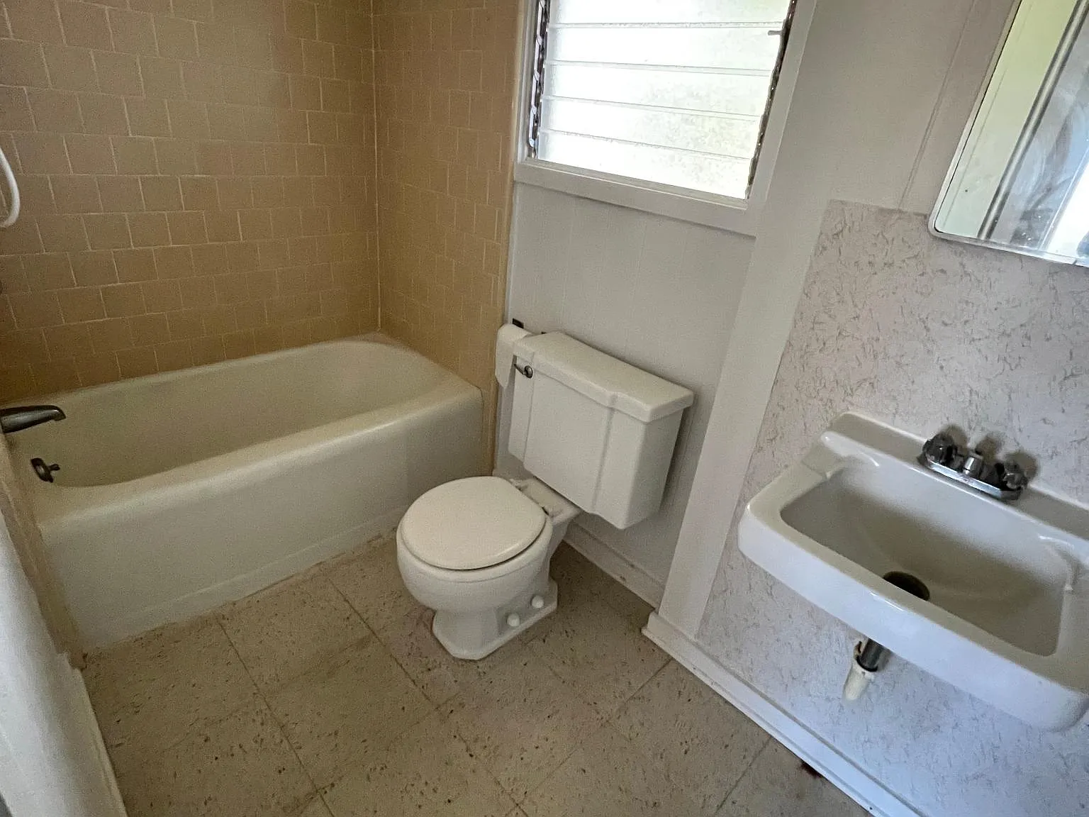 2114 Waiola St — Photo 2