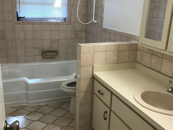 2nd image of 20401 NE 14th Ct