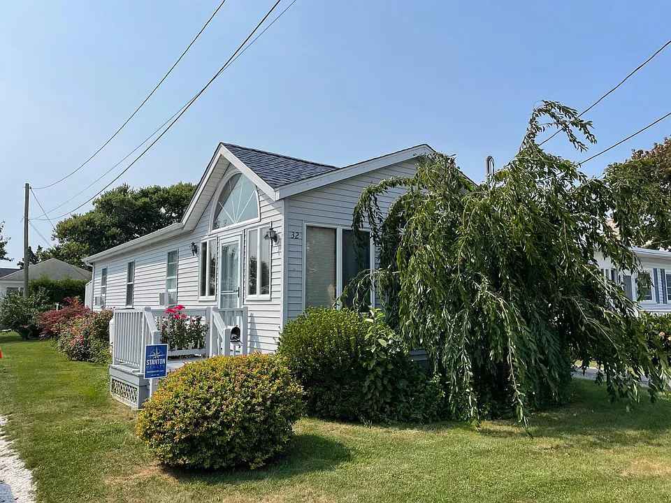 32 Crandall Ave