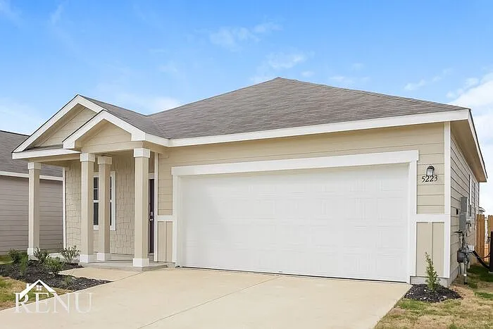 3 bed, 2.0 bath, 1105 sqft, $1,630 — Photo 2