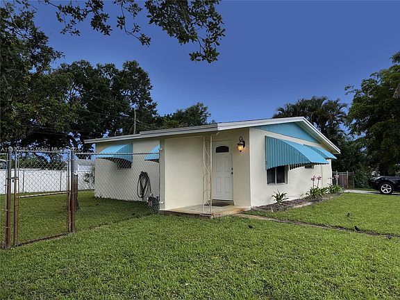 3rd image of 3850 SW 60th Ter
