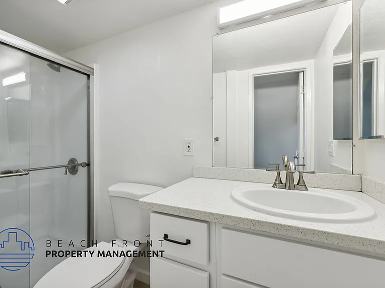 Newport Terrace Apartments — Photo 15