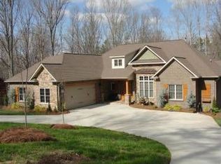 505 6th St NE, Conover, NC 28613