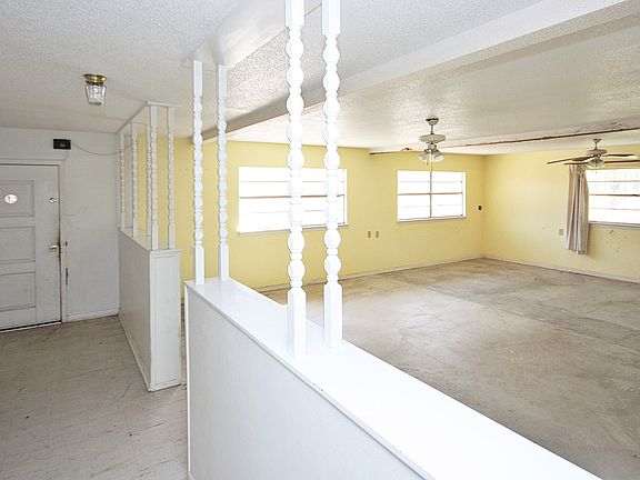 3rd image of 711 W Bryce Ave