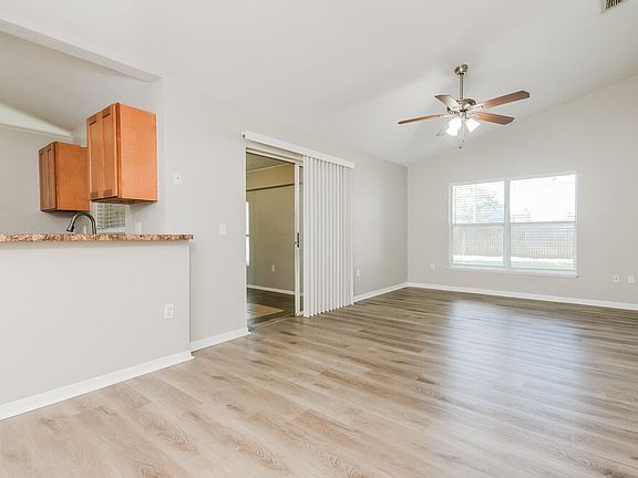 5th image of 16 Dorset Dr