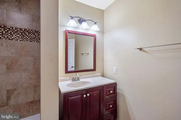 27 Chippendale Cir — Photo 23