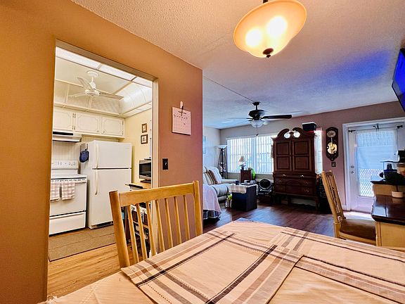 4th image of 364 Camden P
