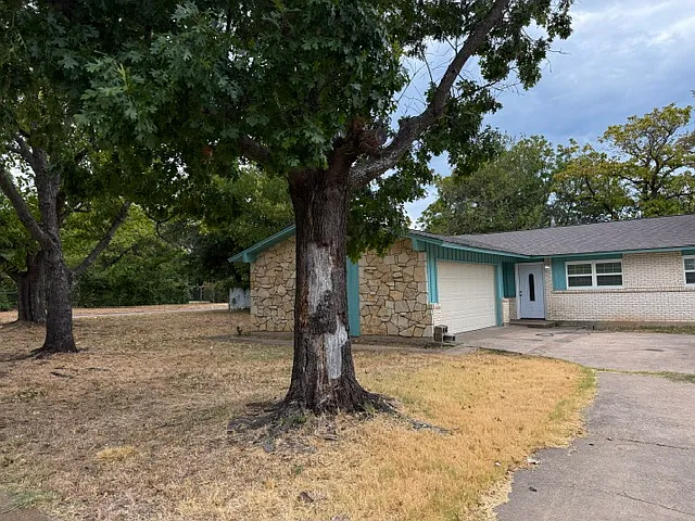 3 bed, 1200 sqft, $2,200 — Photo 4