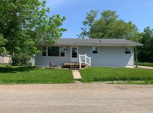 908 Homeway Dr, Independence, IA 50644
