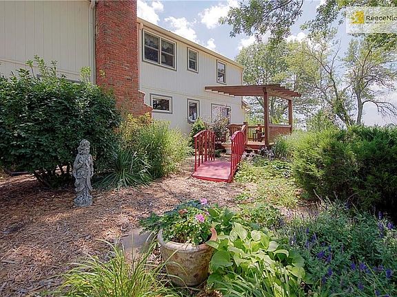 beautiful ornamental landscaping