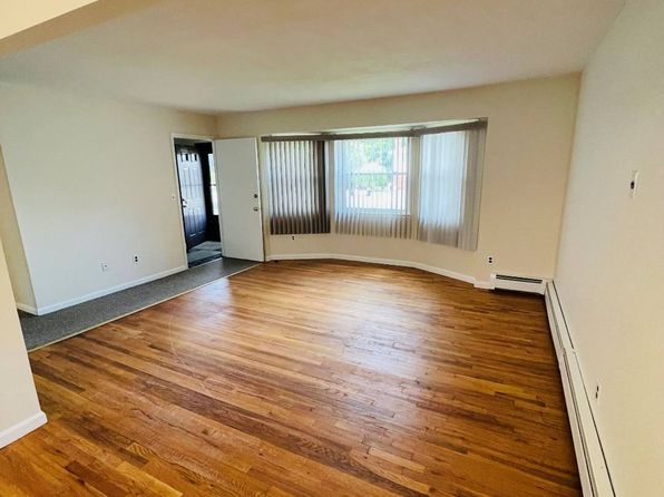 9 Conway Ct #1