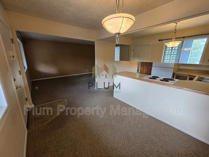 2 bed, 1.0 bath, 715 sqft, $1,395 — Photo 3