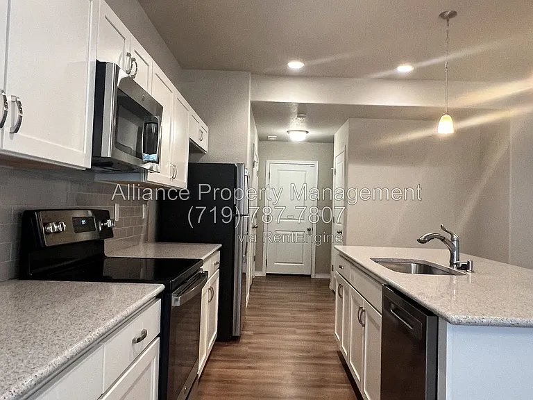 7851 Lathrop Vw — Photo 13