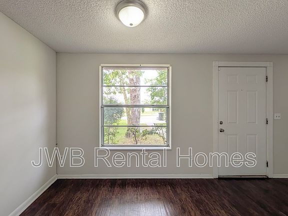 4th image of 2630 Gifford Ave #B