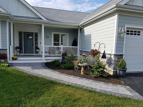 3rd image of 72 Tyler Dr