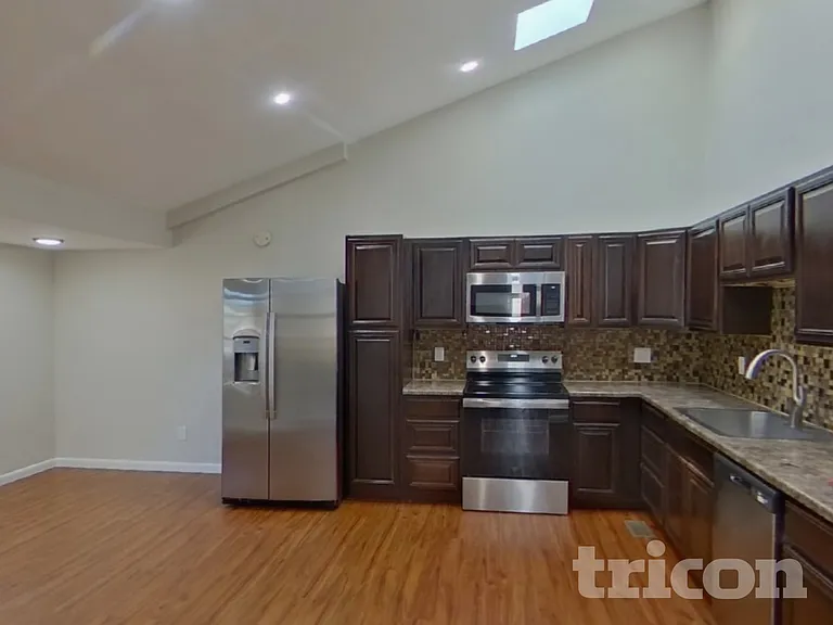 3015 Moonbeam Cir N — Photo 7