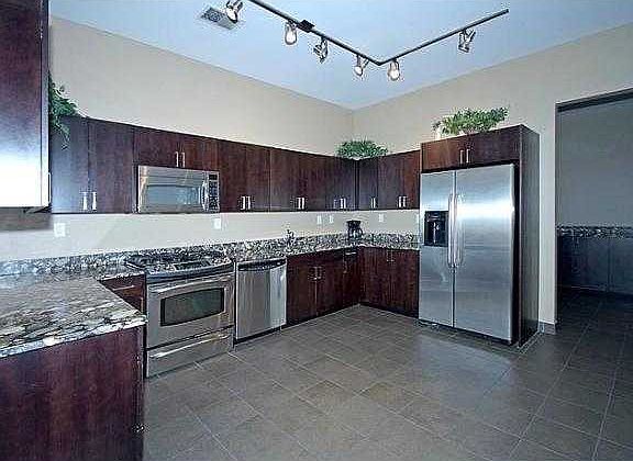 5th image of 215 10th Ave S Unit 914
