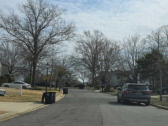 4th image of 10801 Winston Churchill Ct