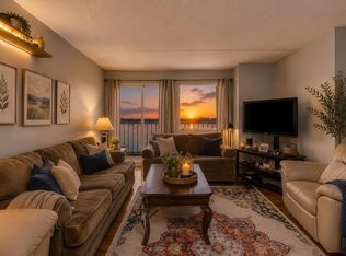 200 Cove Way Unit 909, Quincy, MA 02169