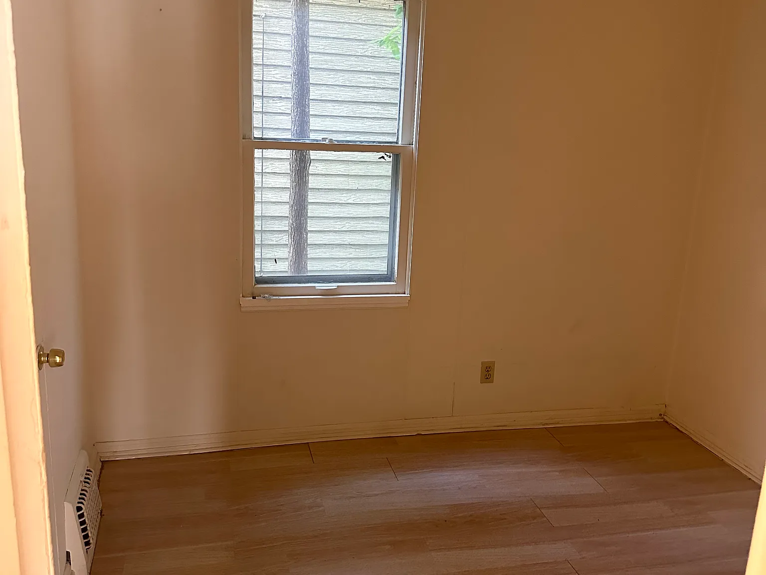 2 bed, 1856 sqft, $1,050 — Photo 1