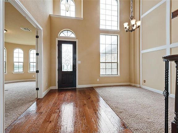 5th image of 602 Bluff Woods Dr