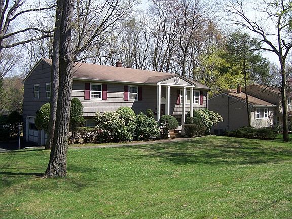 2nd image of 24 Knollwood Dr