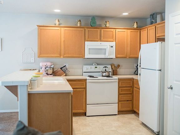 4th image of 174 NE 66th Ave