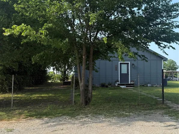 709 W Live Oak St, Alvord, TX 76225