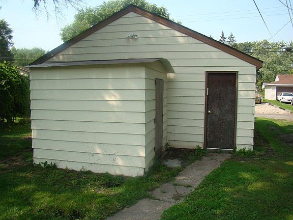 5th image of 445 23rd Ave N